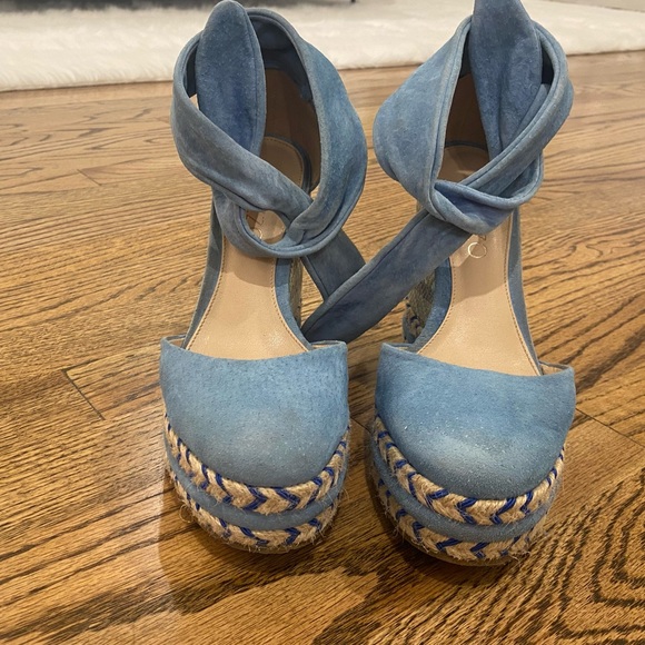 Arezzo Platforms - Picture 2 of 9